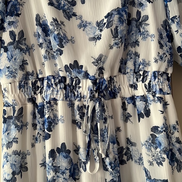 Blue & White Altar’d State Romper - Picture 4 of 7